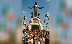 People_talking_and_praying_to_big_statue1748726464756